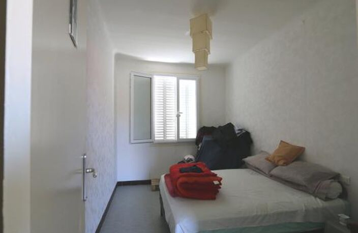 Appartement Quartier proche av. Grande Bretagne au calme — photo 4