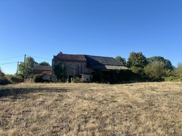 Corps de ferme à rénover sur 1.4 hec de terrain