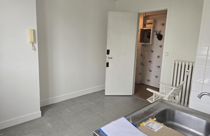 FECAMP : APPARTEMENT AVEC GRAND BALCON A 2 PAS DU CENTRE A PIED — photo 2