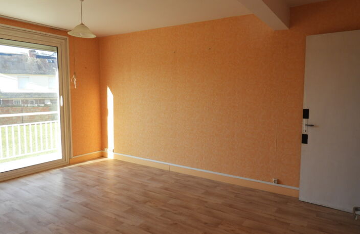 FECAMP : APPARTEMENT AVEC GRAND BALCON A 2 PAS DU CENTRE A PIED — photo 5