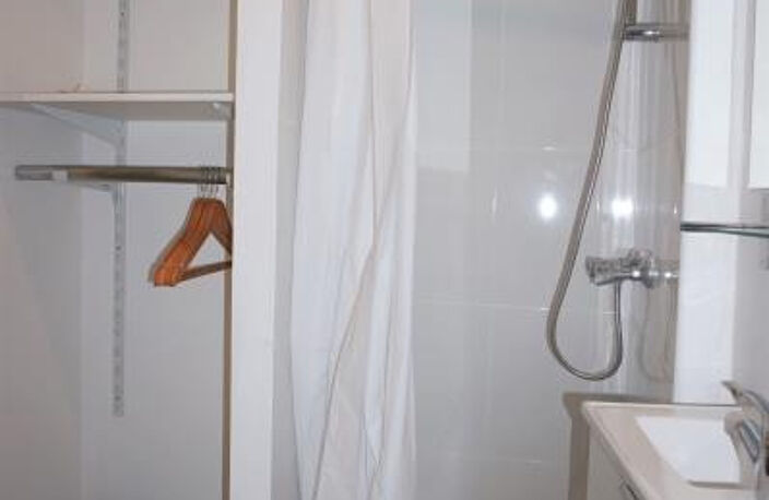 STUDIO MEUBLÉ REFAIT A NEUF AUBAGNE — photo 4