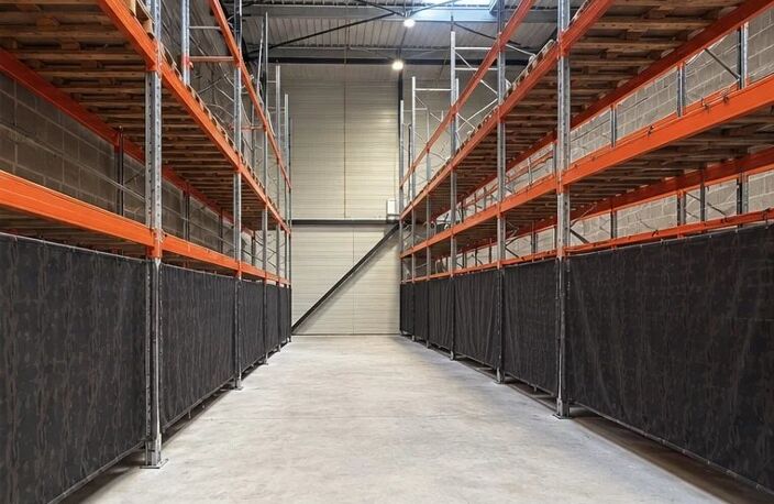 Spacieux entrepôt de 367 m² à Saint-Pierre-du-Perray — photo 2