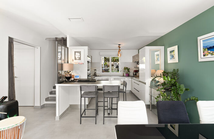 En EXCLUSIVITÉ - VILLA 4 PIECES avec PISCINE & JARDIN à St-P — photo 3