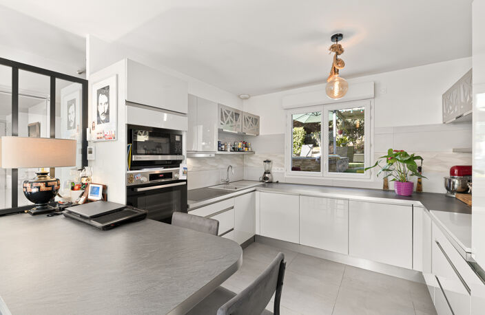 En EXCLUSIVITÉ - VILLA 4 PIECES avec PISCINE & JARDIN à St-P — photo 4