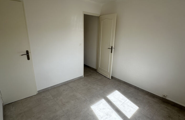 Appartement T3  - 50.33 m2 - AUBAGNE — photo 5