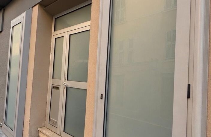 Local commercial de 72 m2 sur le cours — photo 2