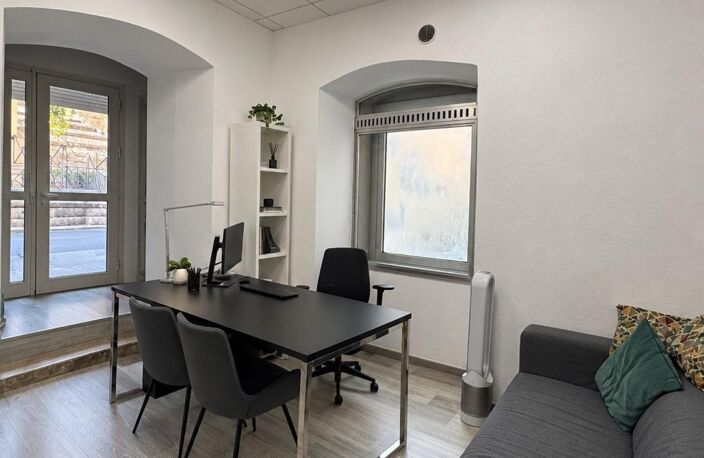 Local commercial de 72 m2 sur le cours — photo 4