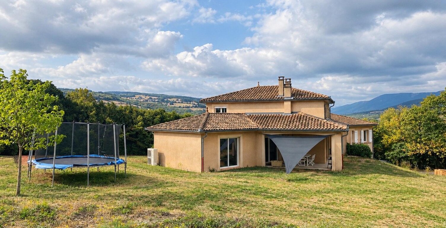 Villa de plain pied sur sous-sol avec grand terrain — photo 1