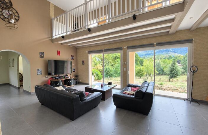 Villa de plain pied sur sous-sol avec grand terrain — photo 2