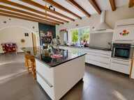 Villa de plain pied sur sous-sol avec grand terrain — photo 3