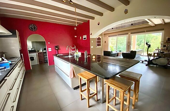 Villa de plain pied sur sous-sol avec grand terrain — photo 4