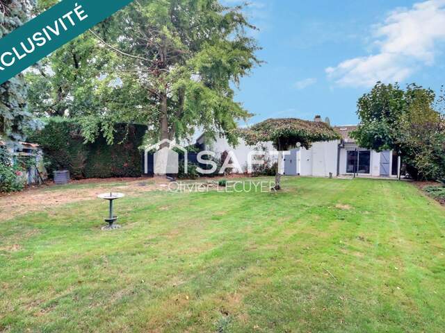 Maison de plain-pied, au potentiel d'environ 100m2 habitables, avec jardin clos à dos de champs de 588m2,  double garage indépendant de 40m2, le tout idéalement situé en résidence à Jenlain. — photo du bien
