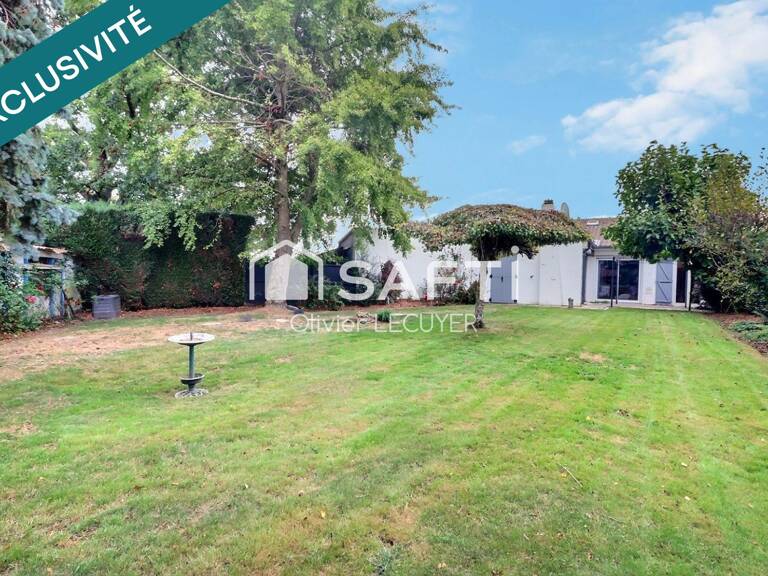 Maison de plain-pied, au potentiel d'environ 100m2 habitables, avec jardin clos à dos de champs de 588m2,  double garage indépendant de 40m2, le tout idéalement situé en résidence à Jenlain. — photo 1