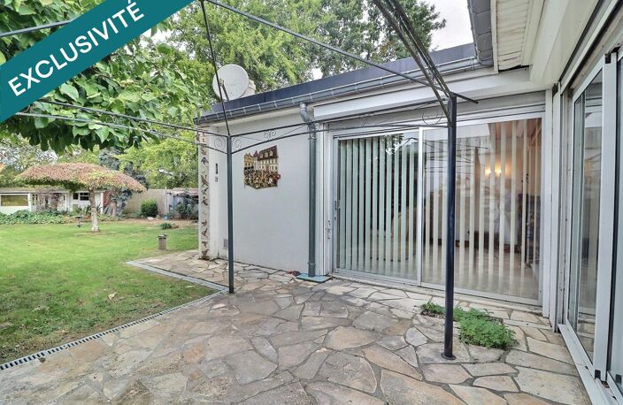 Maison de plain-pied, au potentiel d'environ 100m2 habitables, avec jardin clos à dos de champs de 588m2,  double garage indépendant de 40m2, le tout idéalement situé en résidence à Jenlain. — photo 2