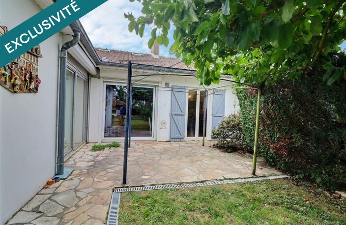 Maison de plain-pied, au potentiel d'environ 100m2 habitables, avec jardin clos à dos de champs de 588m2,  double garage indépendant de 40m2, le tout idéalement situé en résidence à Jenlain. — photo 3
