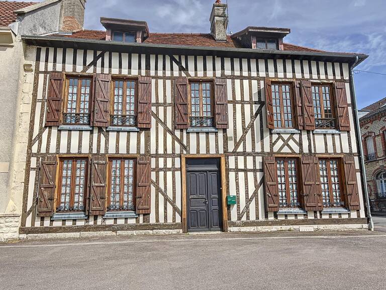 MAISON DE VILLE TRADITIONNELLE — photo 1