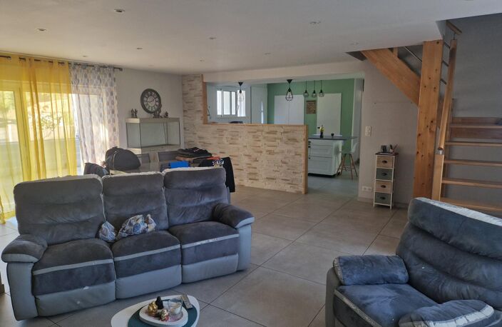 MAISON FAMILIALE DE 234m² ENTIEREMENT RENOVEE — photo 3