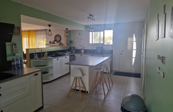 MAISON FAMILIALE DE 234m² ENTIEREMENT RENOVEE — photo 5