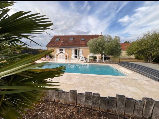 Maison familiale de 2004 avec dépendance de 68 m² et piscine — photo du bien