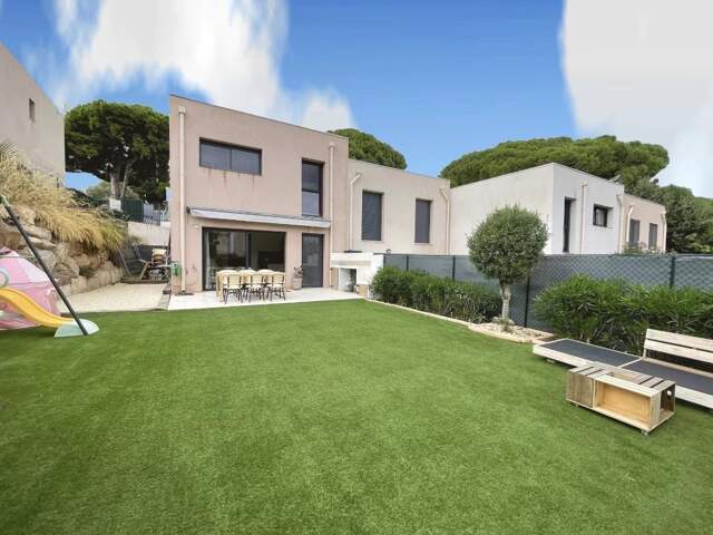 EN EXCLUSIVITÉ  VILLA CONTEMPORAINE 4 PIÈCES – FRÉJUS — photo du bien