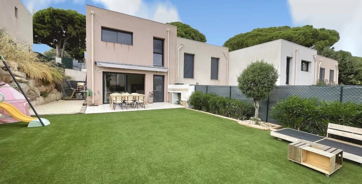 EN EXCLUSIVITÉ  VILLA CONTEMPORAINE 4 PIÈCES – FRÉJUS — photo 1