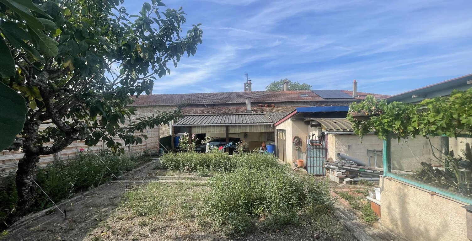 Vente maison 5 pièces 125 m² Thizy-les-Bourgs (69240) — photo 1
