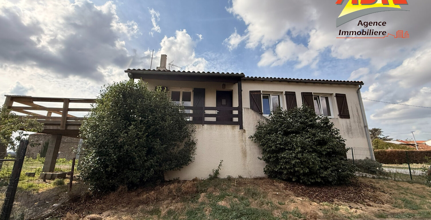 Maison rénovée avec terrasse sur Mouilleron st Germain — photo 1
