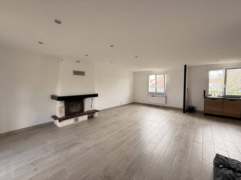 Maison rénovée avec terrasse sur Mouilleron st Germain — photo 1