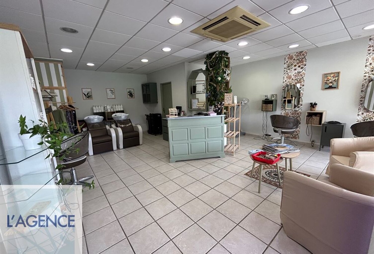SALON DE COIFFURE — photo 1