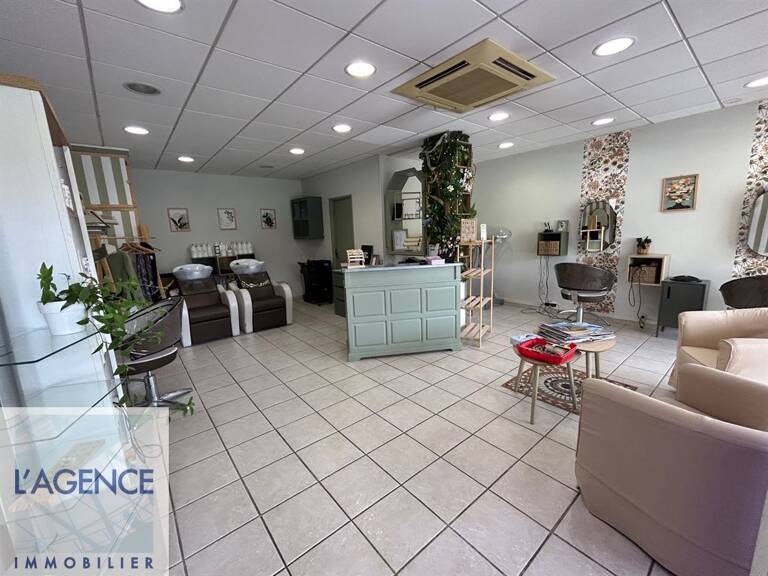 SALON DE COIFFURE — photo 1