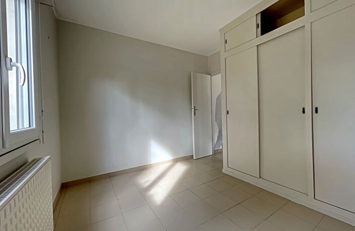 LIBOURNE   APPARTEMENT T2 AVEC JARDIN ET PARKINGS PRIVATIFS — photo 5