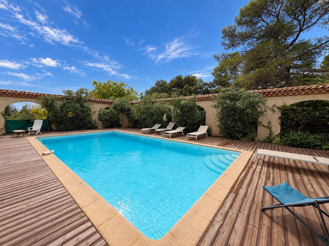 NIMES LA CIGALE Magnifique bastide 6 pièces de 210 m2 avec j — photo du bien