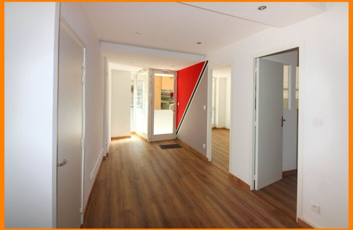 Local commercial — photo 2