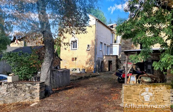 MAISON DE 93 M² HAB AVEC DEUX GRANGES ET 762 M² DE TERRAIN – FORT POTENTIEL D’AGRANDISSEMENT — photo 2