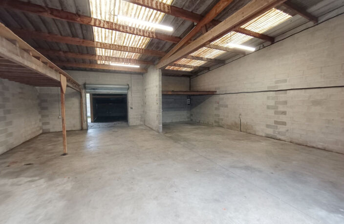 Hangar spacieux 161m2 avec point d’eau — photo 2