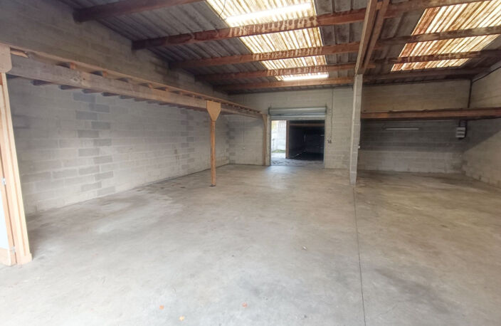 Hangar spacieux 161m2 avec point d’eau — photo 3