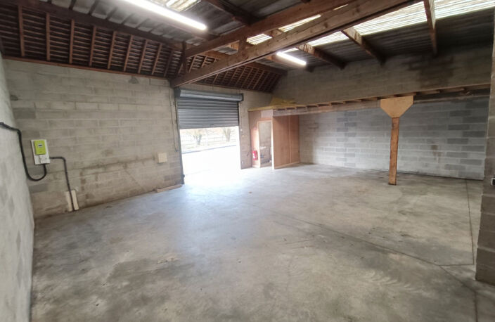 Hangar spacieux 161m2 avec point d’eau — photo 4