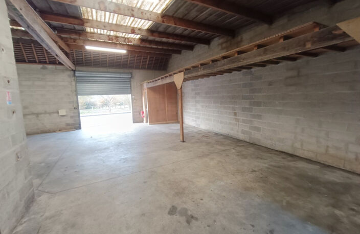 Hangar spacieux 161m2 avec point d’eau — photo 5