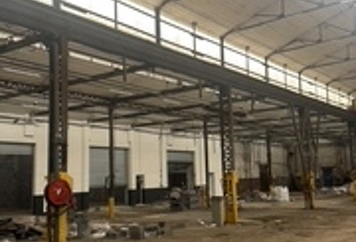 Vente Garage 113 m&sup2; — photo 1