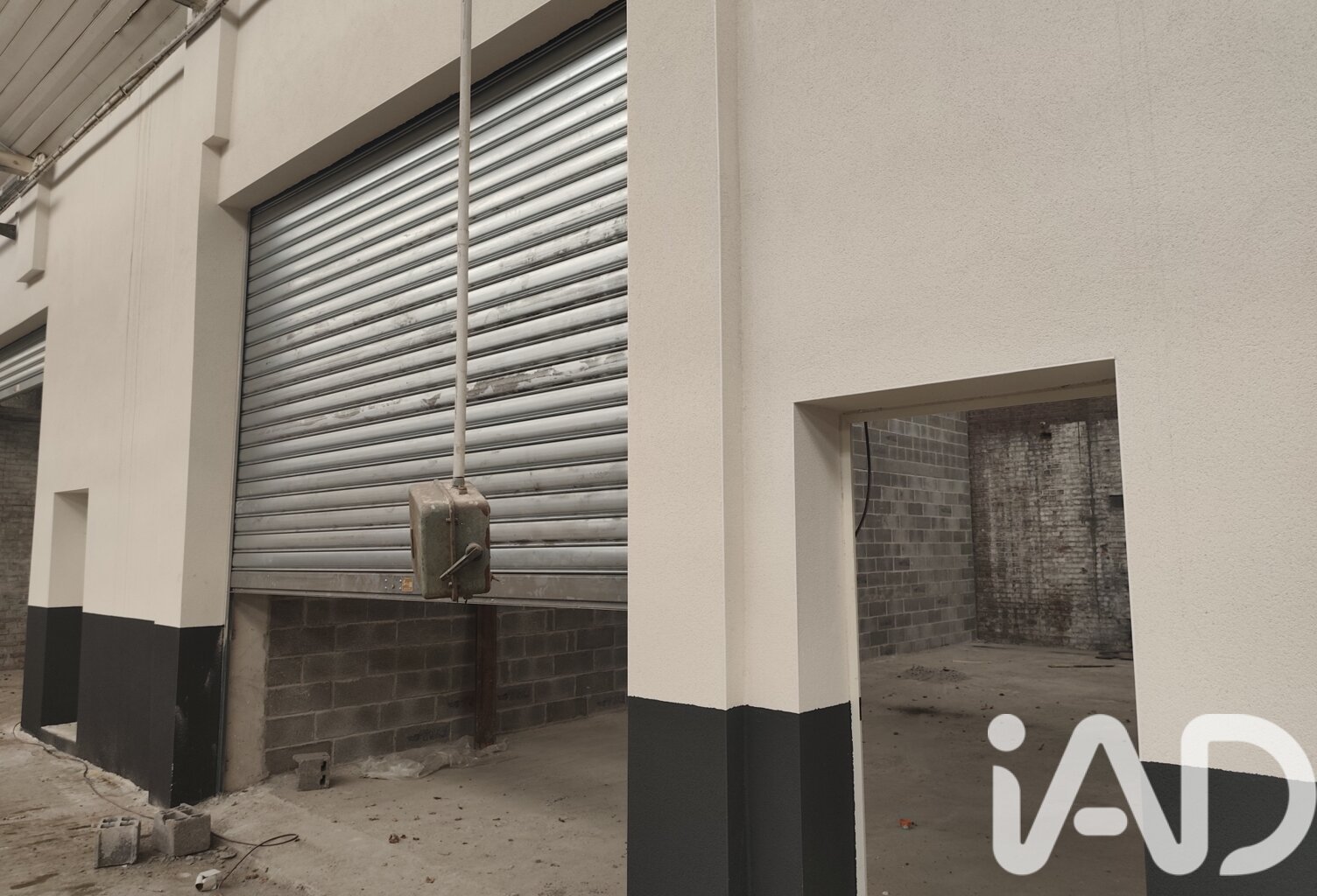 Vente Garage 109 m&sup2; — photo 1