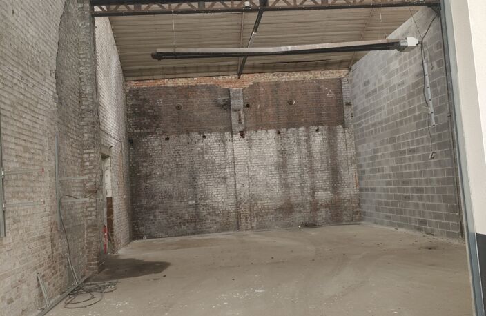 Vente Garage 99 m&sup2; — photo 3