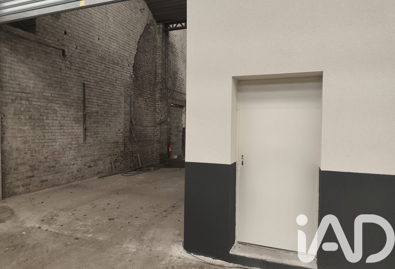 Vente Garage 99 m&sup2; — photo 1