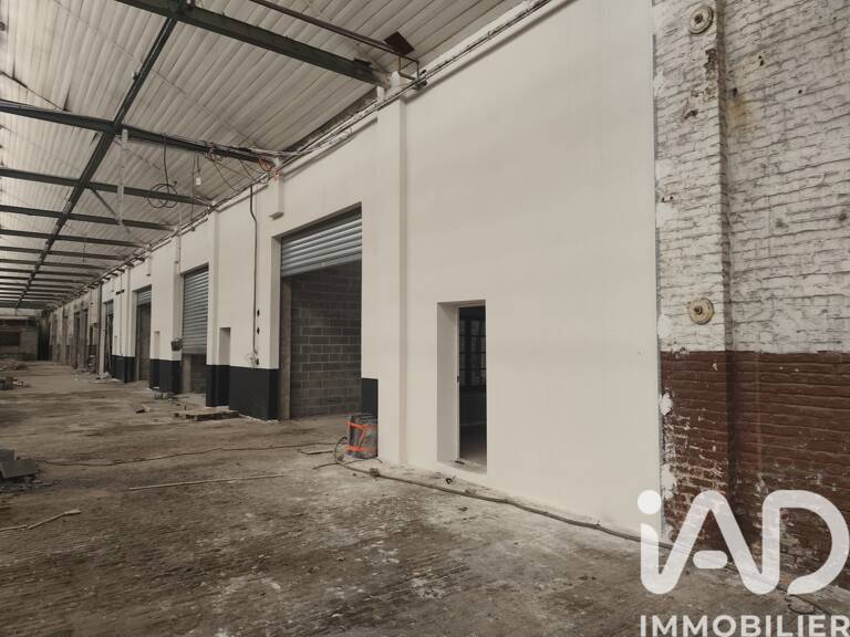 Vente Garage 102 m&sup2; — photo 1