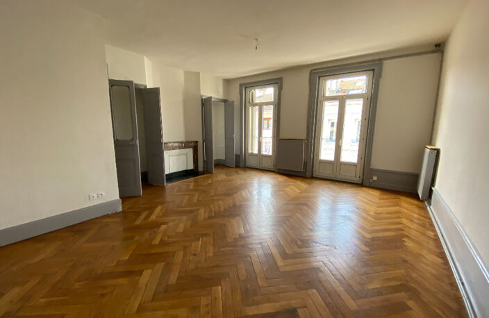 Appartement  T3 CHAMBON-FEUGEROLLES — photo 2