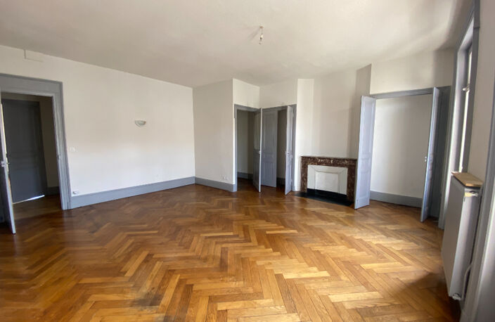 Appartement  T3 CHAMBON-FEUGEROLLES — photo 3