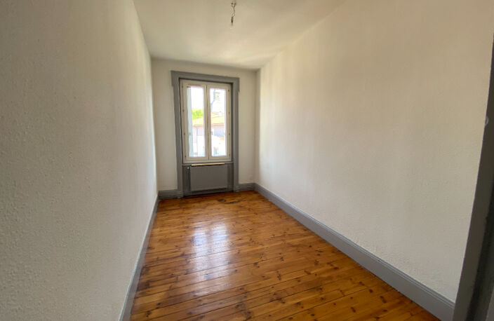 Appartement  T3 CHAMBON-FEUGEROLLES — photo 5