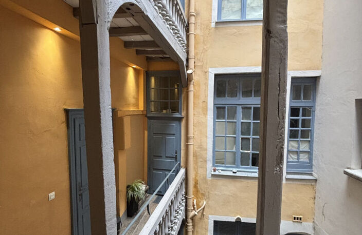 RENNES CENTRE - T3 81,55 M² - CHARME DE L'ANCIEN — photo 2