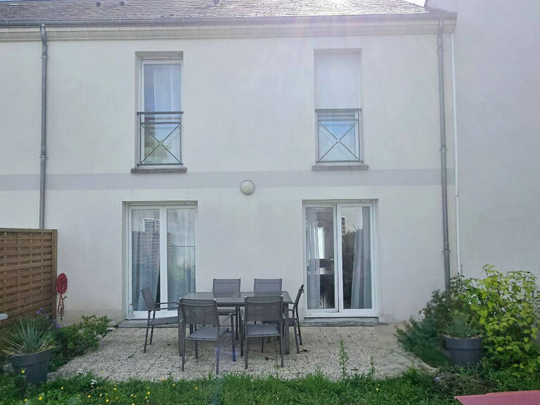 Maison Saint Denis De L Hotel 5 pièce(s) 103 m2 — photo 1