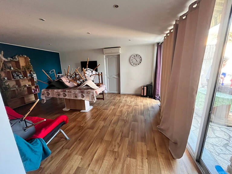 Immeuble en ville 2 appartements avec cours et garages — photo 1