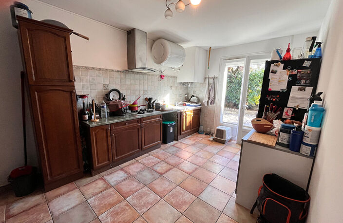 Immeuble en ville 2 appartements avec cours et garages — photo 3